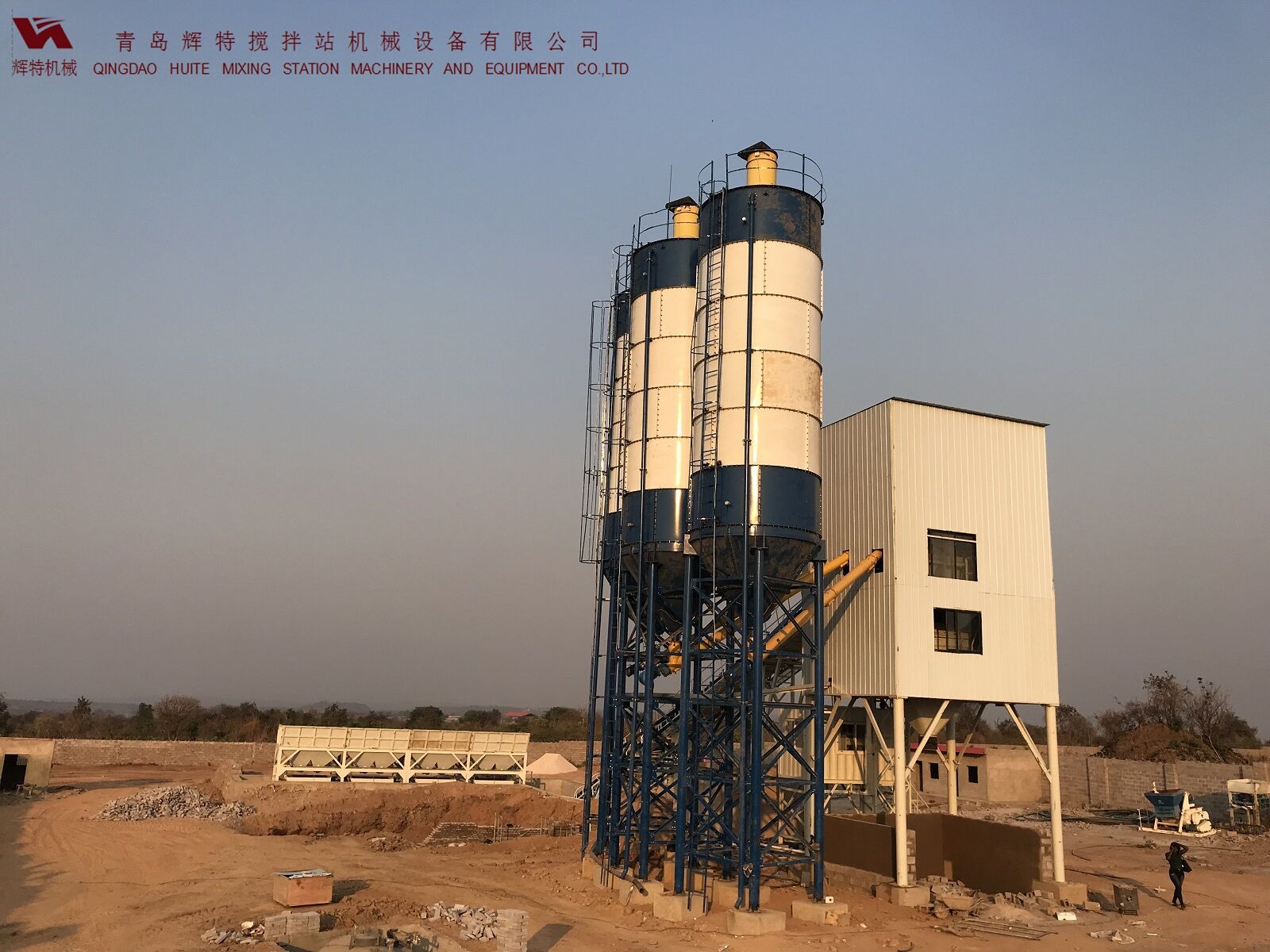 輝特混凝土攪拌站HZS120采用國(guó)內(nèi)外知名品牌，大大降低了設(shè)備故障率