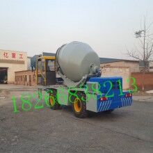 湖北赤壁帶自上料攪拌車廠家說明，1.6立方2方流動(dòng)式自裝料自拌水泥罐車價(jià)格